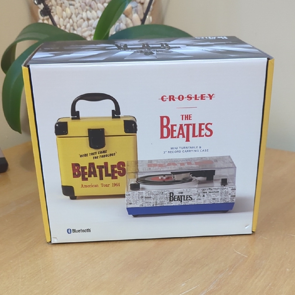 The Beatles Record Store Day 2024 RSD3 Mini Turntable with 4 x 3" Singles NEW